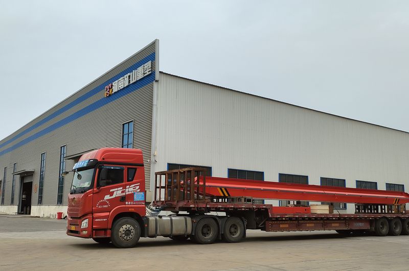 電動(dòng)單梁起重機(jī)3臺(tái) LD5t—16.8m LD3t—16.5m /2臺(tái) 制作完成，發(fā)往江西南昌交付客戶使用。